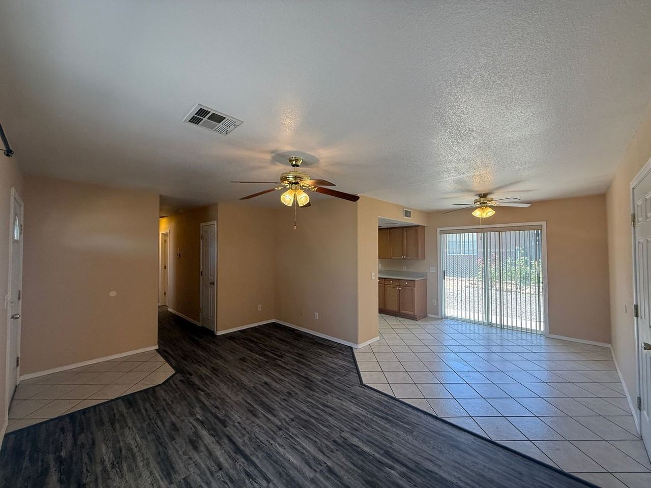 3468 Calumet Ave - Photo 3 of 11
