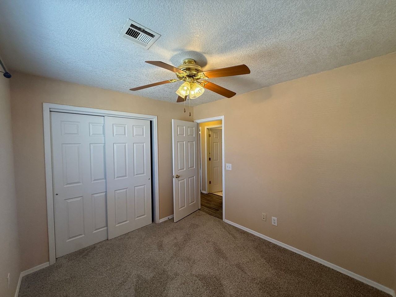 3468 Calumet Ave - Photo 5 of 11