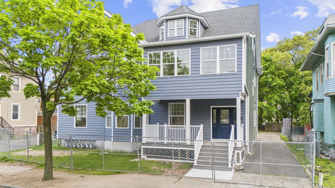 1546 Chapel St #3 - Photo 3 of 15