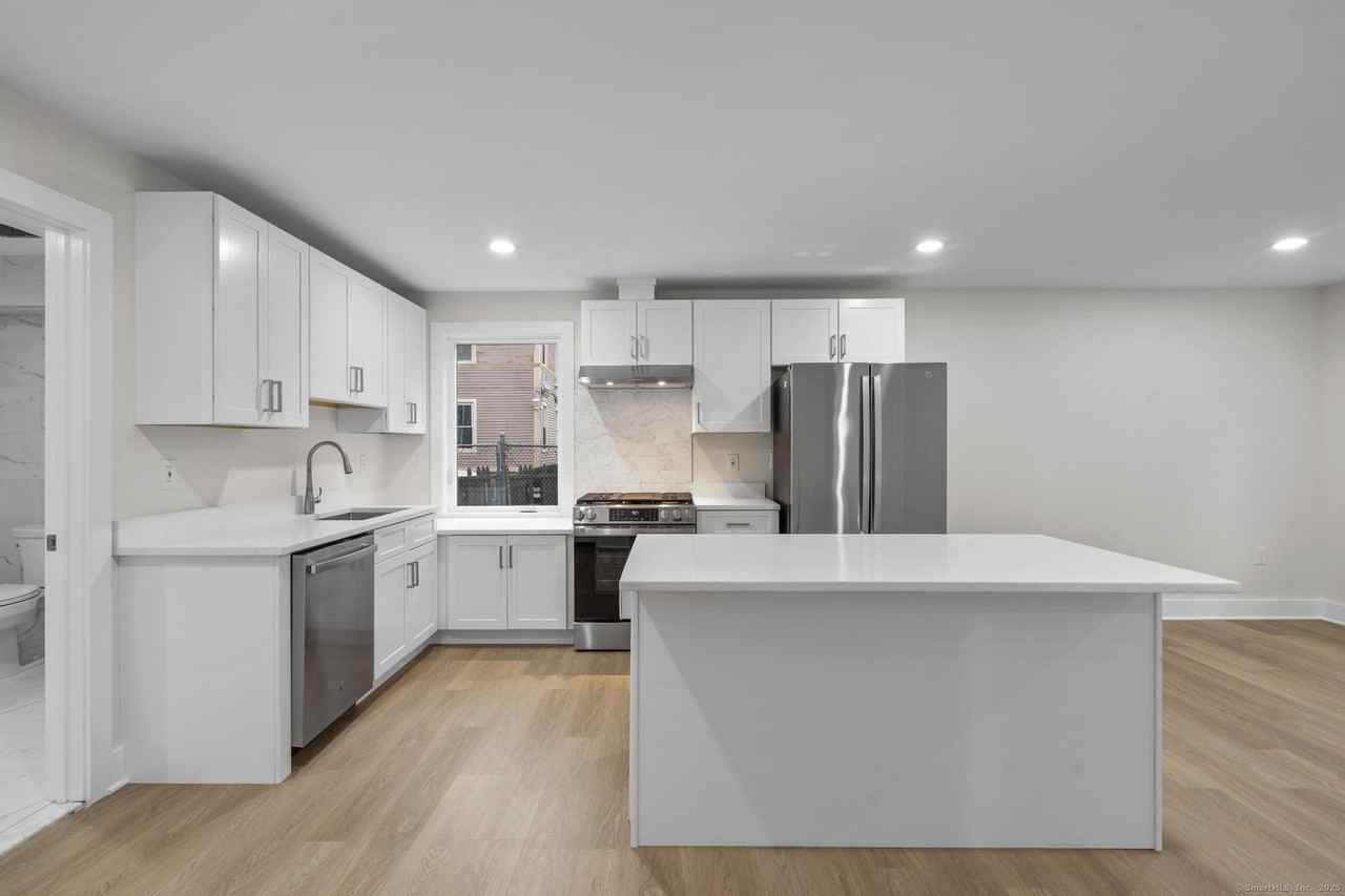1546 Chapel St #3 - Photo 4 of 15