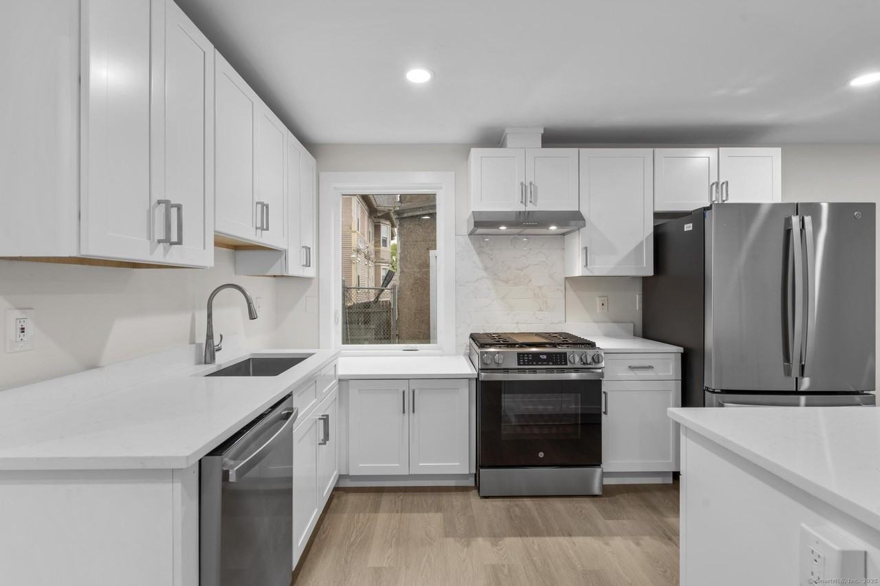 1546 Chapel St #3 - Photo 6 of 15