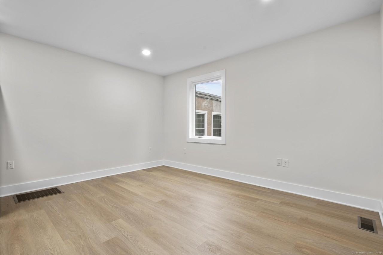 1546 Chapel St #3 - Photo 7 of 15