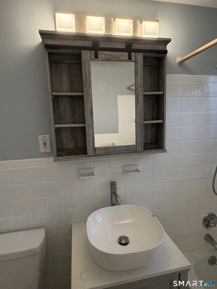 1254 Farmington Ave #C - Photo 6 of 9