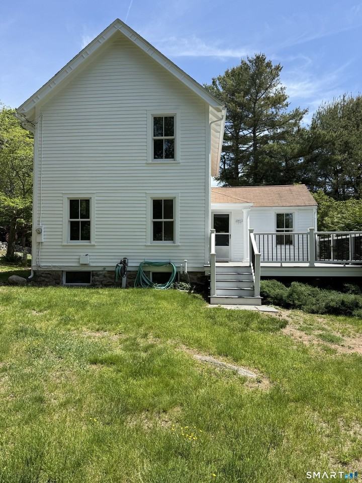 312 Ferry Rd - Photo 3 of 16