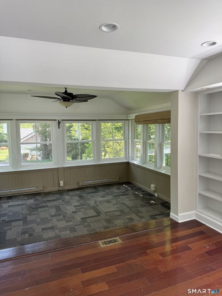 312 Ferry Rd - Photo 5 of 16