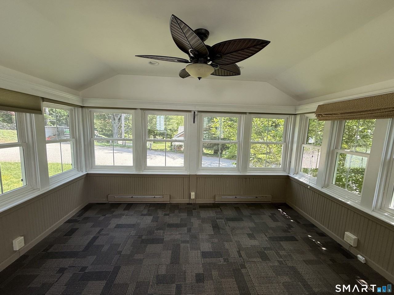 312 Ferry Rd - Photo 6 of 16