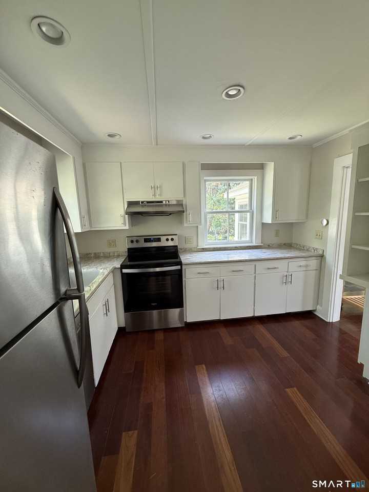 312 Ferry Rd - Photo 7 of 16