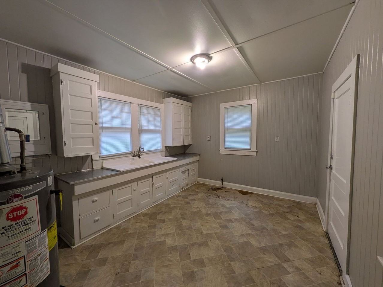 1275 Doucette St - Photo 3 of 8