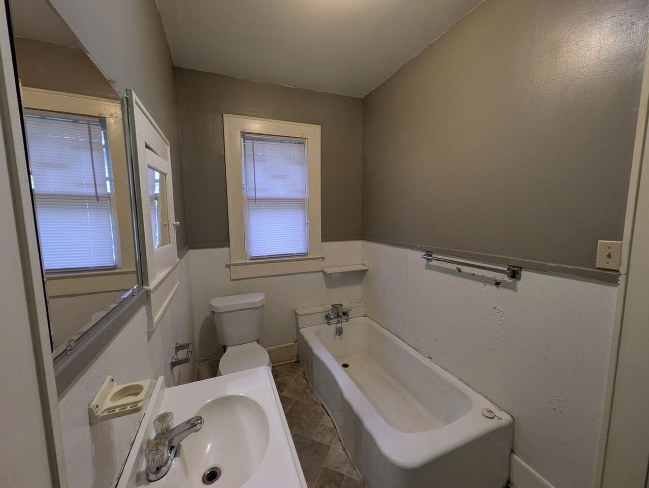 1275 Doucette St - Photo 5 of 8