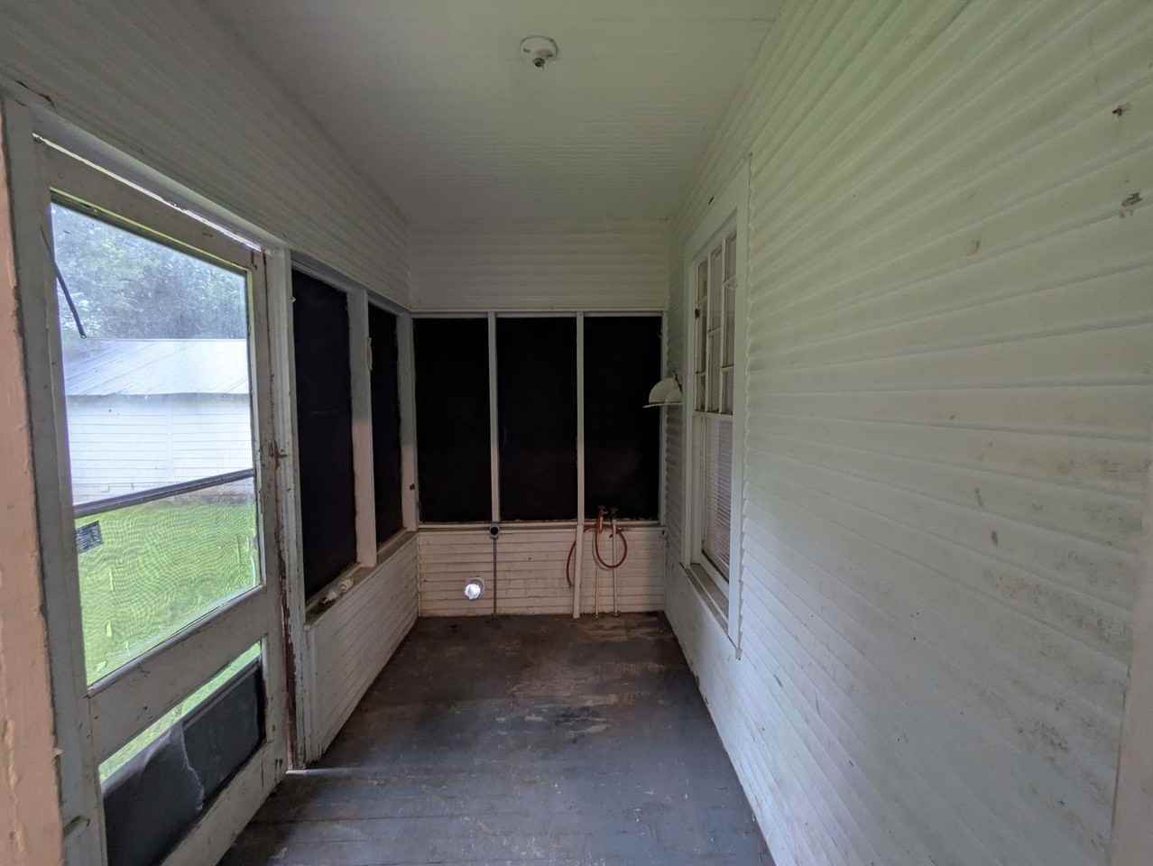 1275 Doucette St - Photo 7 of 8