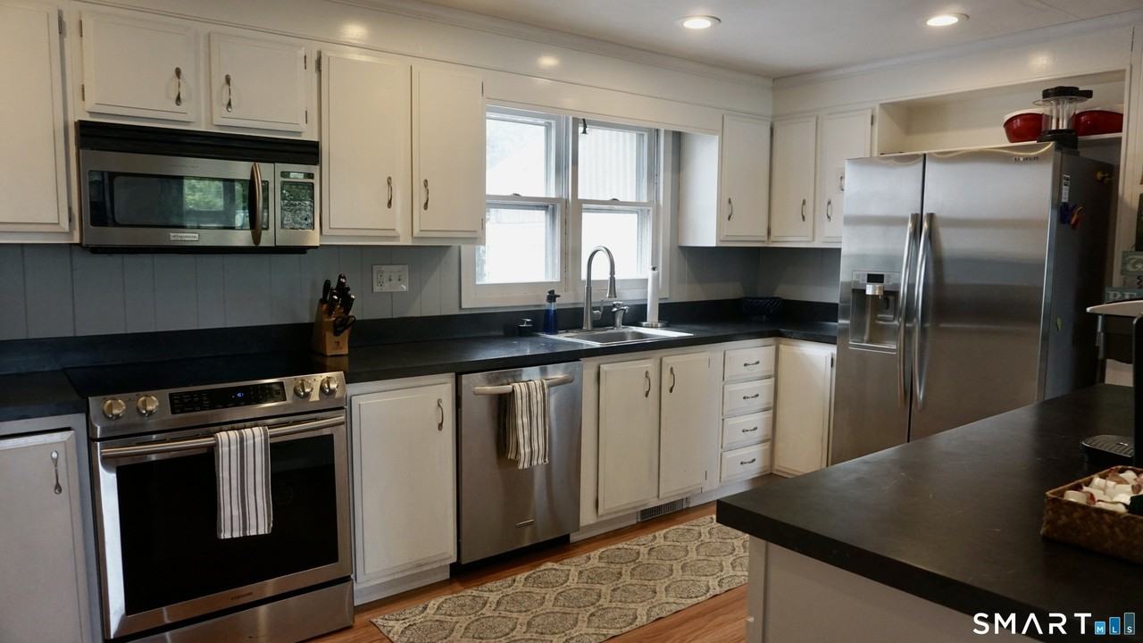 13 Pacific St - Photo 5 of 31