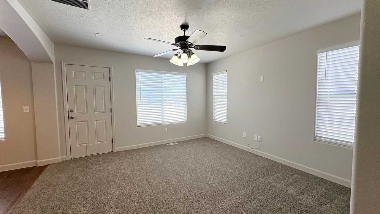 173 E Fiddlers Canyon Rd #1 - Photo 4 of 30