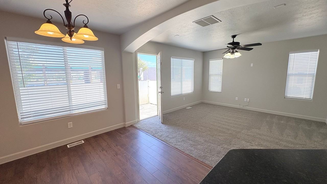 173 E Fiddlers Canyon Rd #1 - Photo 5 of 30