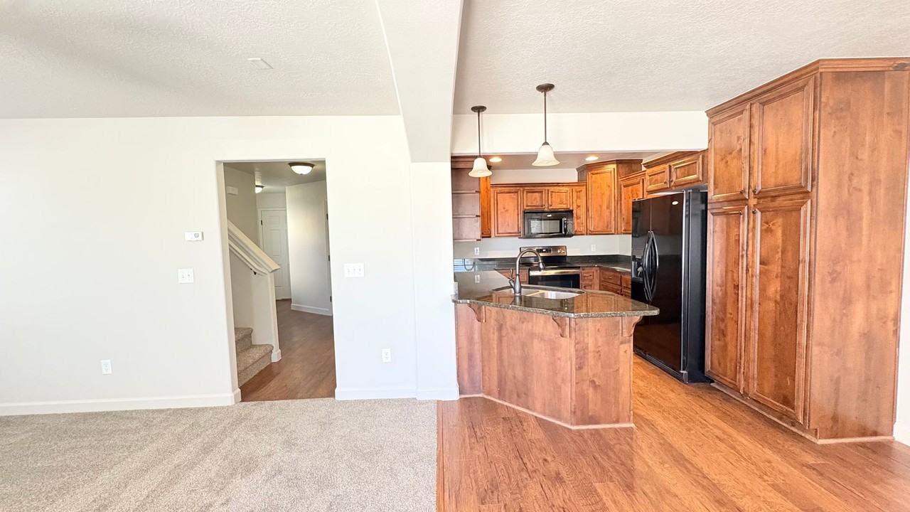 173 E Fiddlers Canyon Rd #1 - Photo 7 of 30