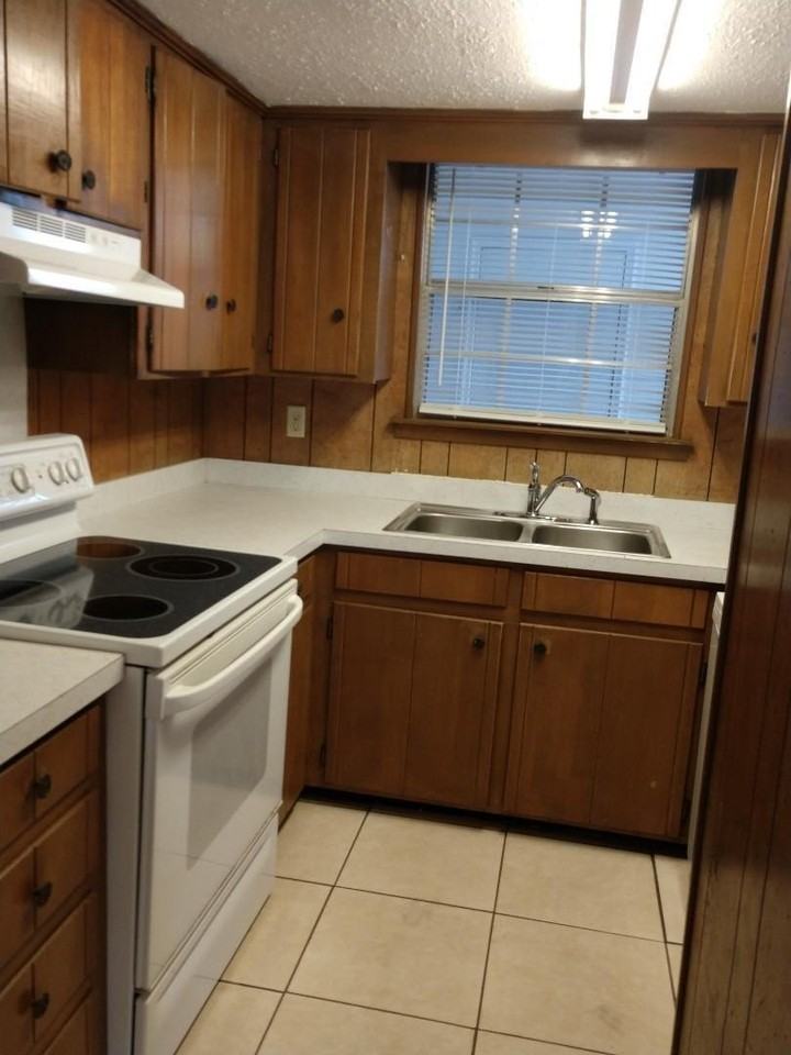 106 Valencia Dr - Photo 2 of 28