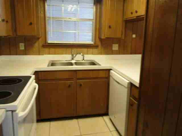 106 Valencia Dr - Photo 4 of 28