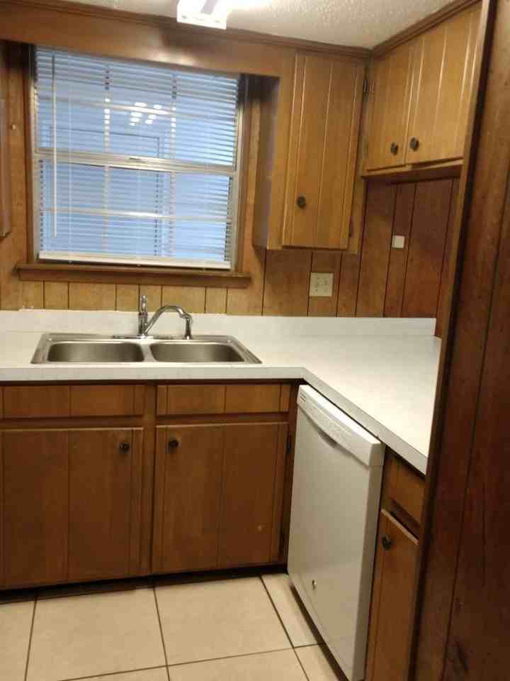 106 Valencia Dr - Photo 5 of 28