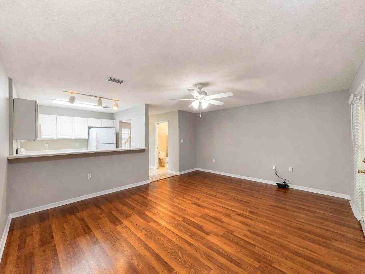 954 Scenic Oak Ln - Photo 2 of 9