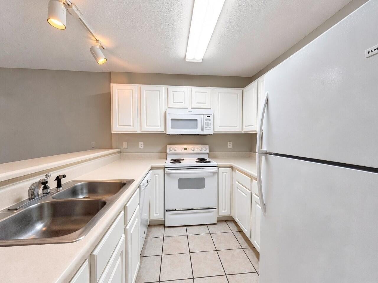 954 Scenic Oak Ln - Photo 4 of 9