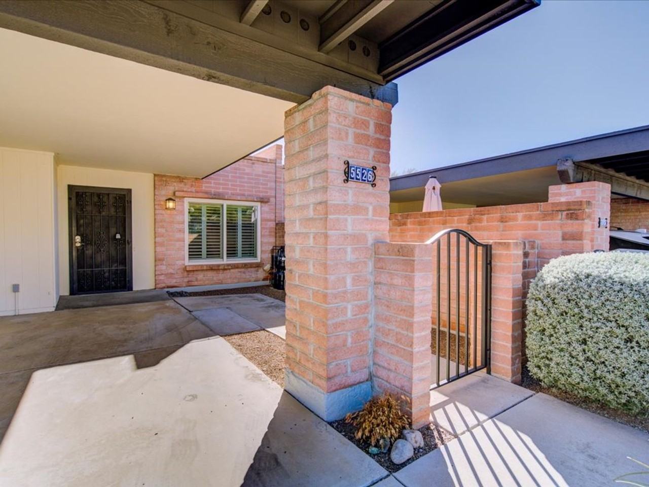 5526 N Arroyo Grande Dr - Photo 2 of 28