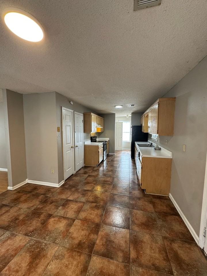 2508 Bonnie Jean Pl - Photo 2 of 21