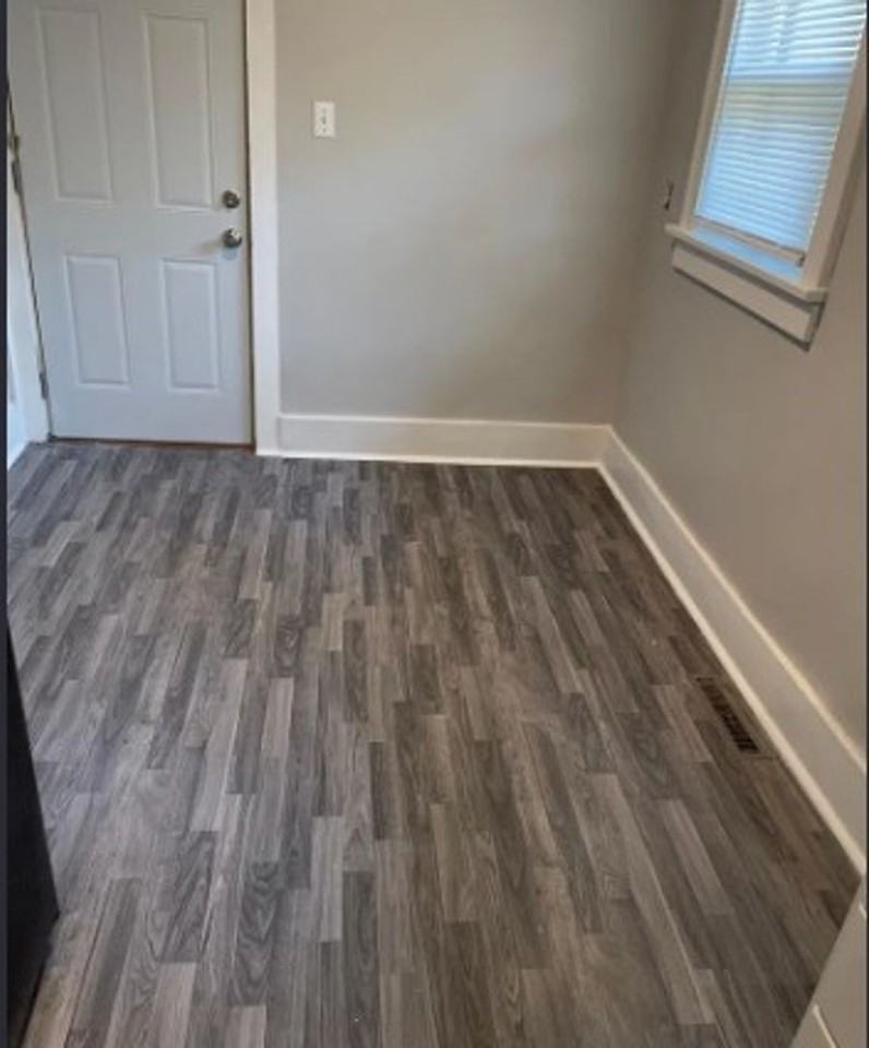 1852 S Market St - Photo 4 of 12