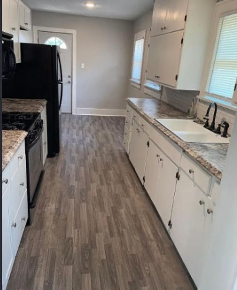 1852 S Market St - Photo 6 of 12