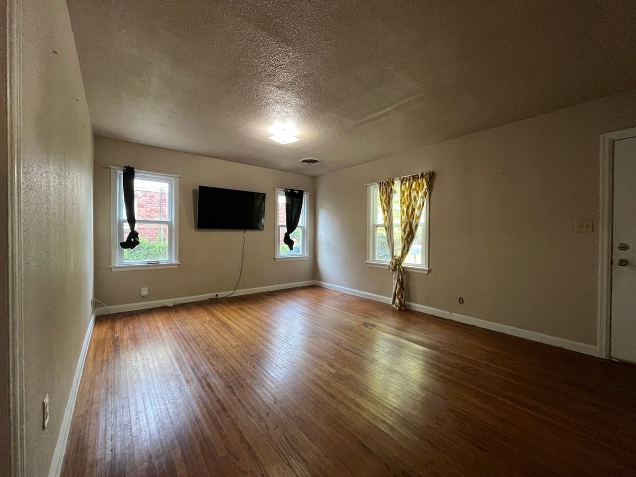 728 N Marion Ave - Photo 3 of 38