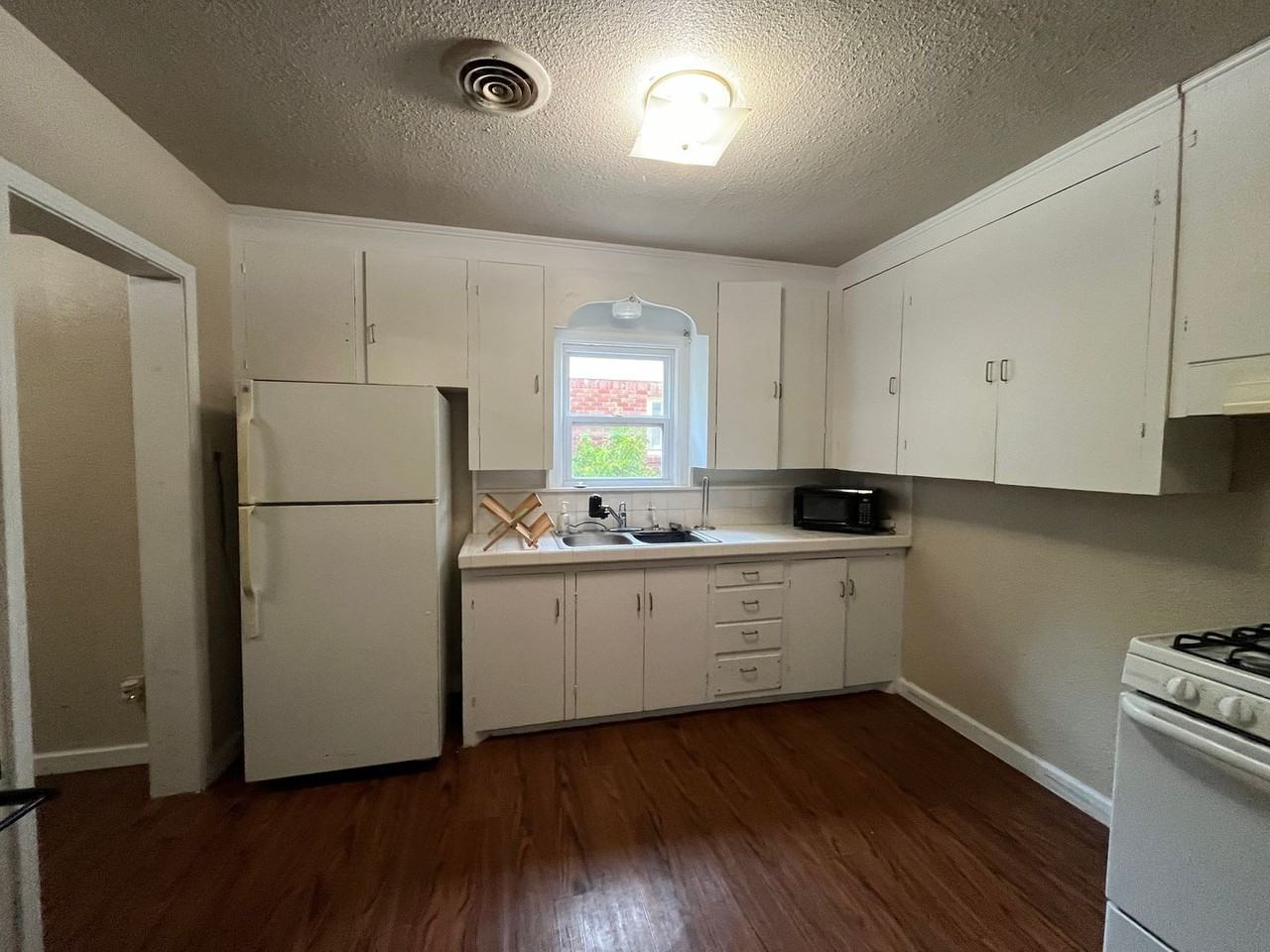 728 N Marion Ave - Photo 7 of 38