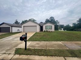 featured image of 4450 Easthaven Cir