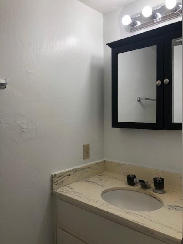 888 Greenfield Ave #F - Photo 3 of 11
