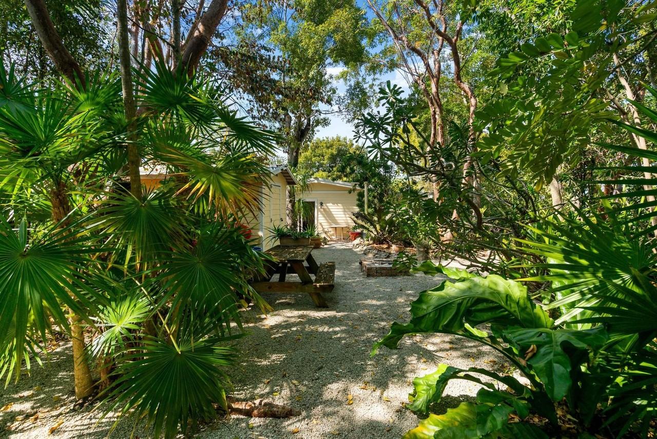 13 Pirates Dr - Photo 2 of 23