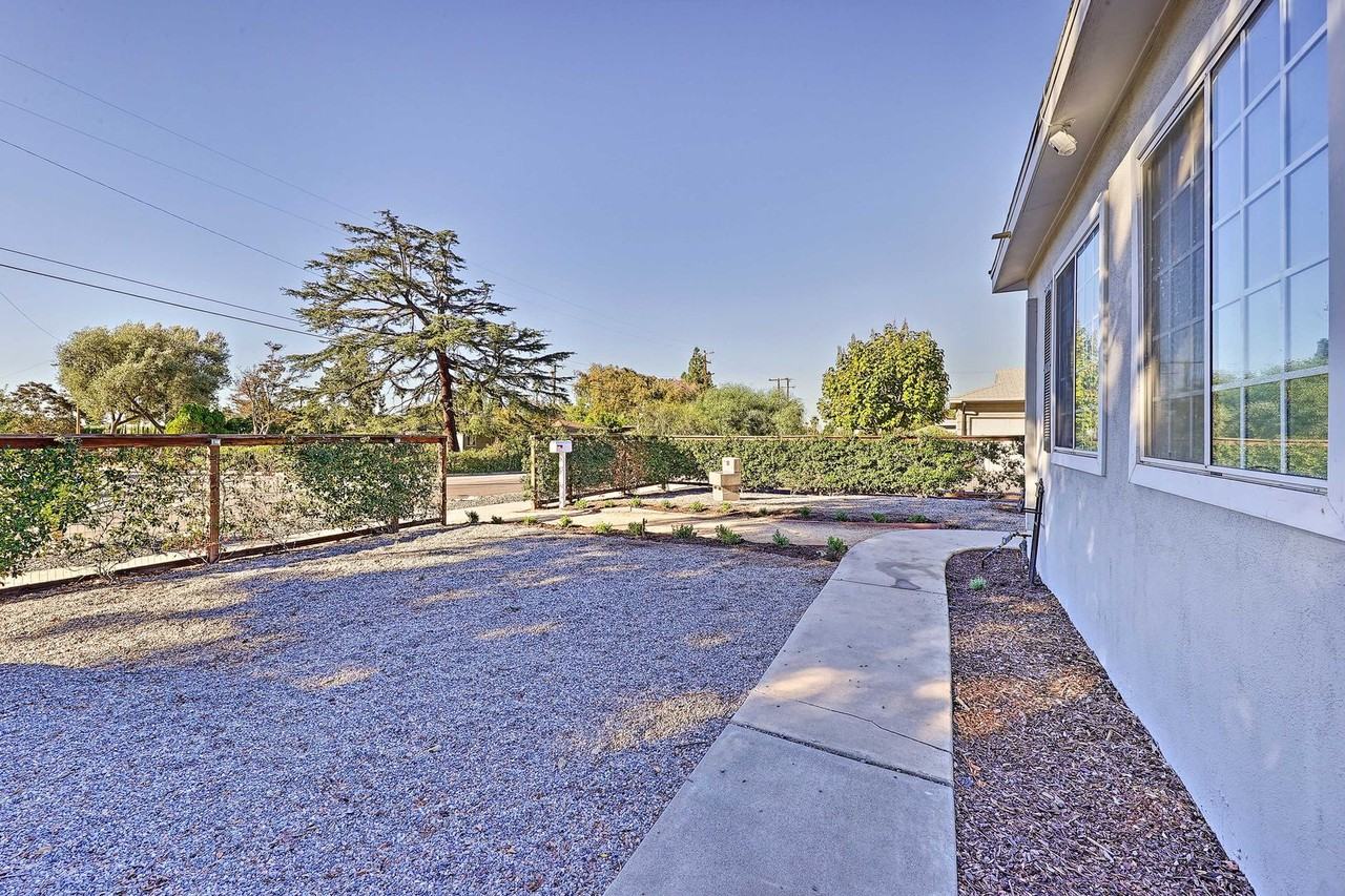 1051 Amador St - Photo 4 of 35
