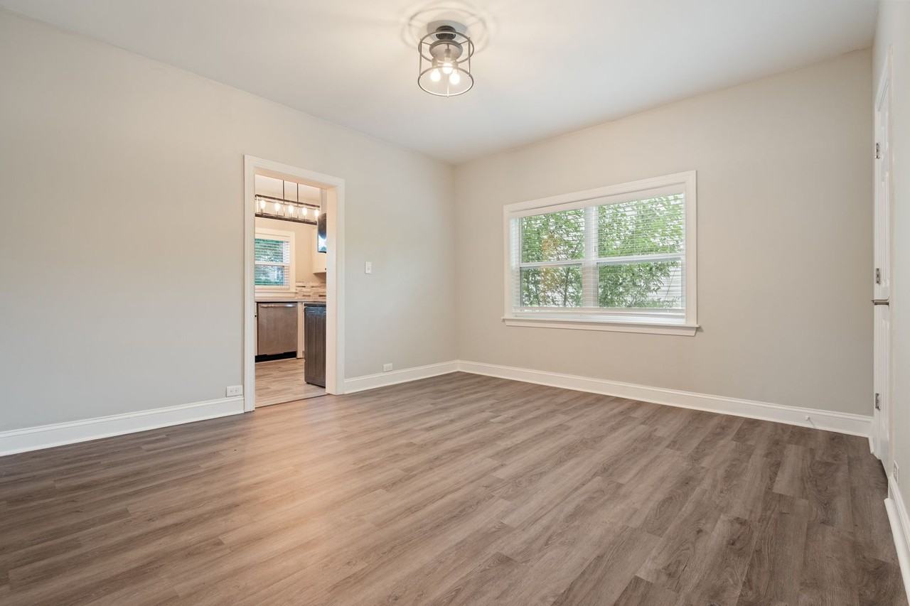 406 N Hyde Park Ave - Photo 6 of 21
