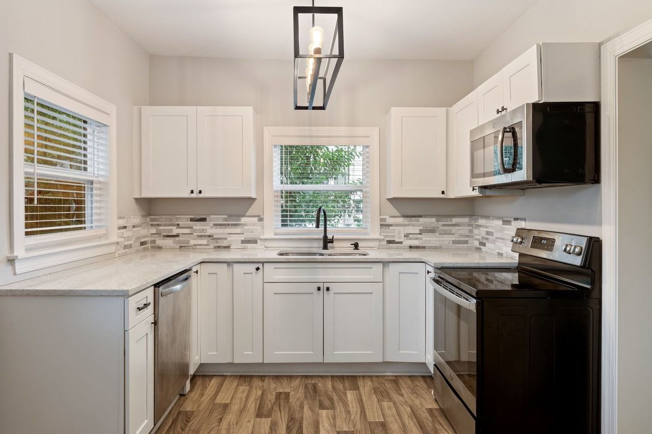 406 N Hyde Park Ave - Photo 7 of 21