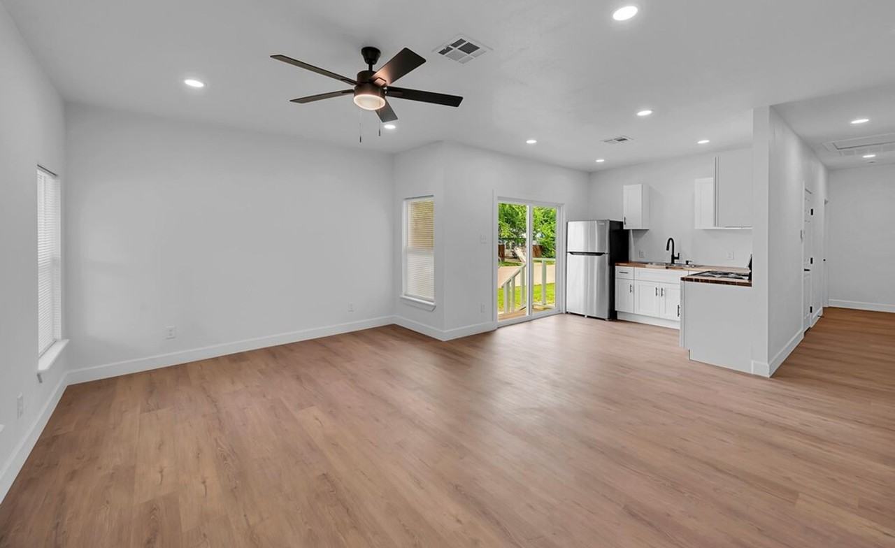 2400 Reuter Ave - Photo 3 of 25
