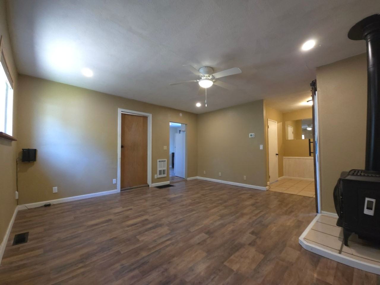 402 Oregon St - Photo 3 of 17