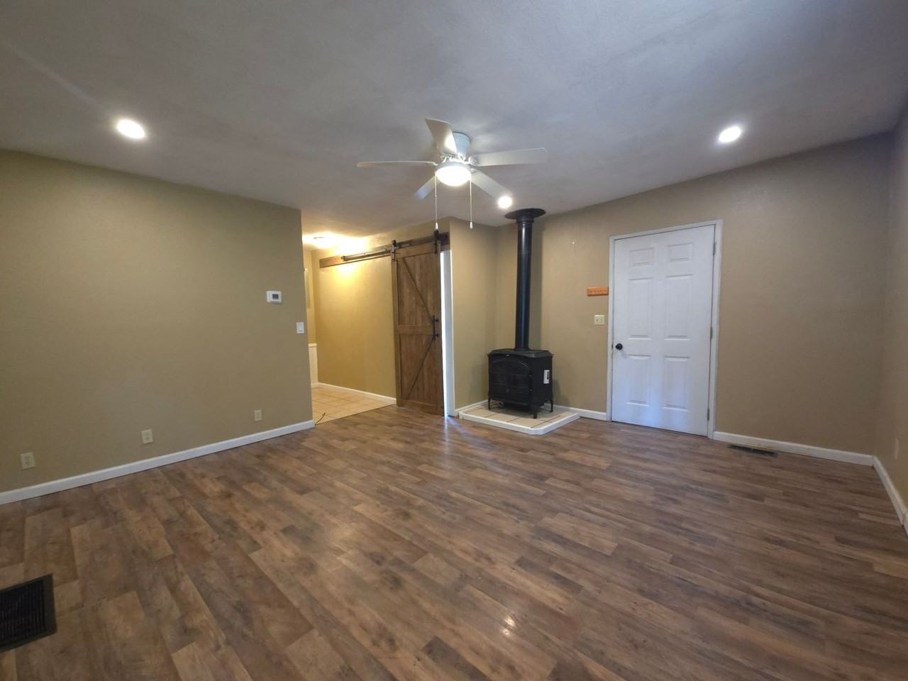 402 Oregon St - Photo 4 of 17