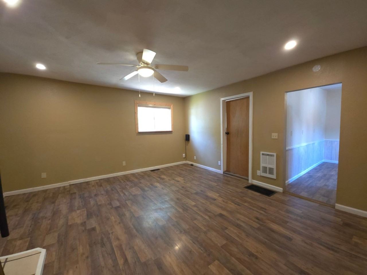402 Oregon St - Photo 6 of 17