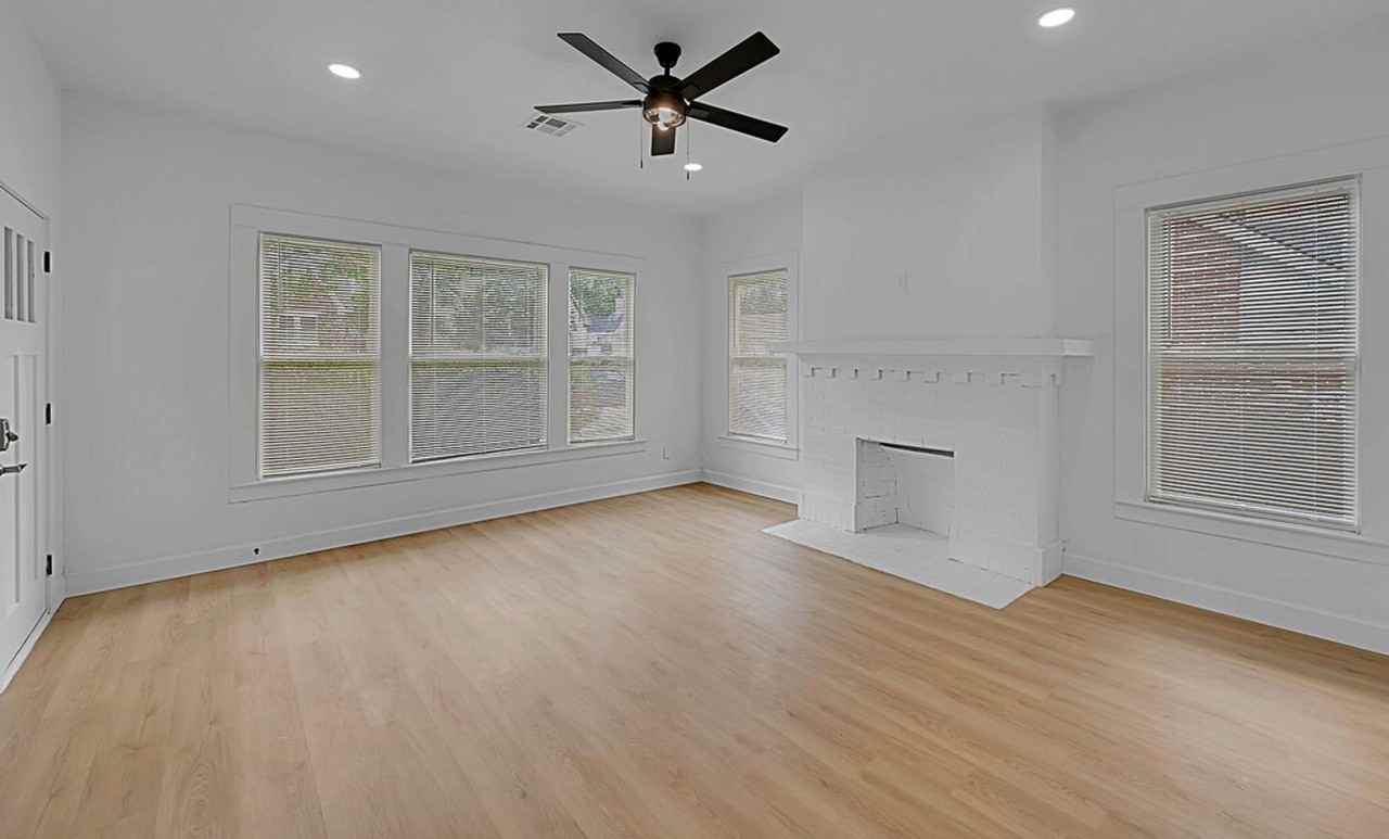 1815 Seneca Ave - Photo 5 of 23