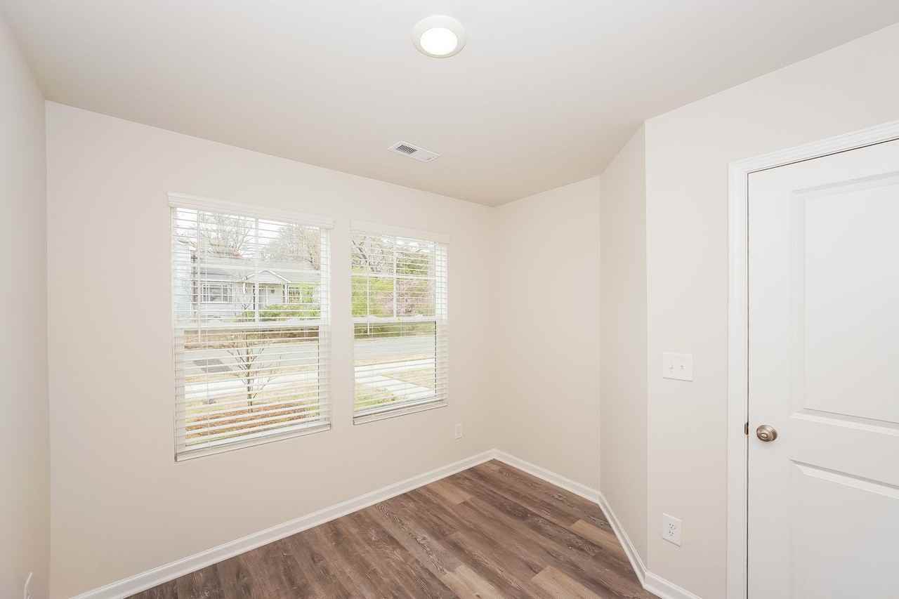 1211 Briarhill Rd - Photo 7 of 22