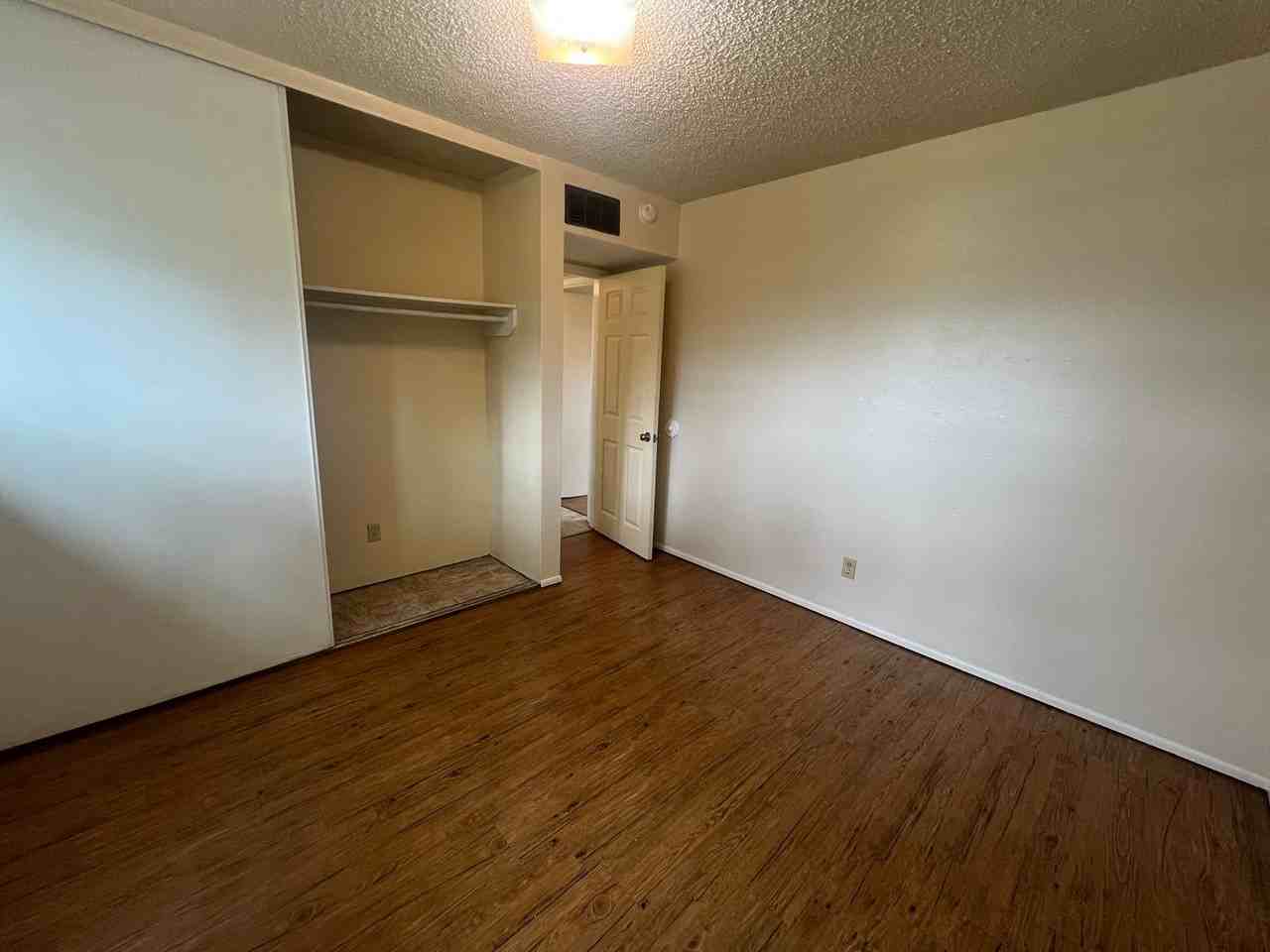 1864 Thomas Ave - Photo 2 of 11