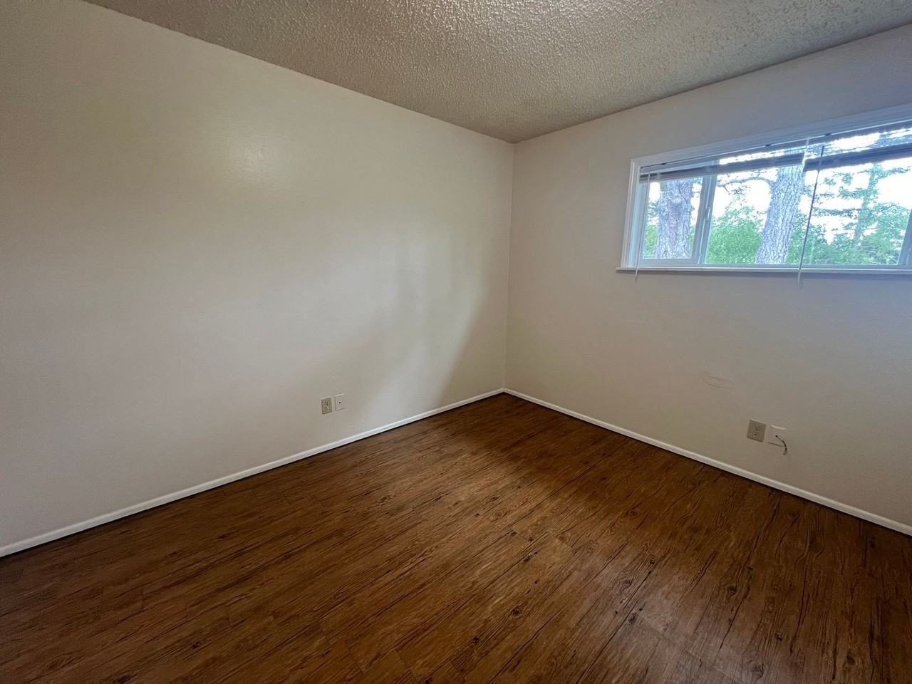 1864 Thomas Ave - Photo 3 of 11