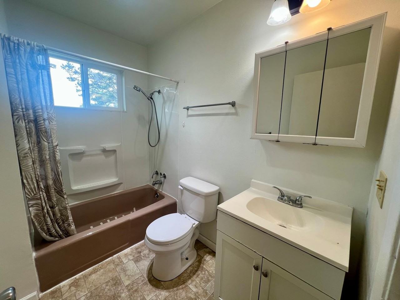 1864 Thomas Ave - Photo 4 of 11