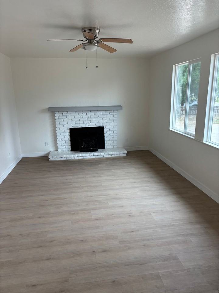 17 Hollis Ln - Photo 2 of 15