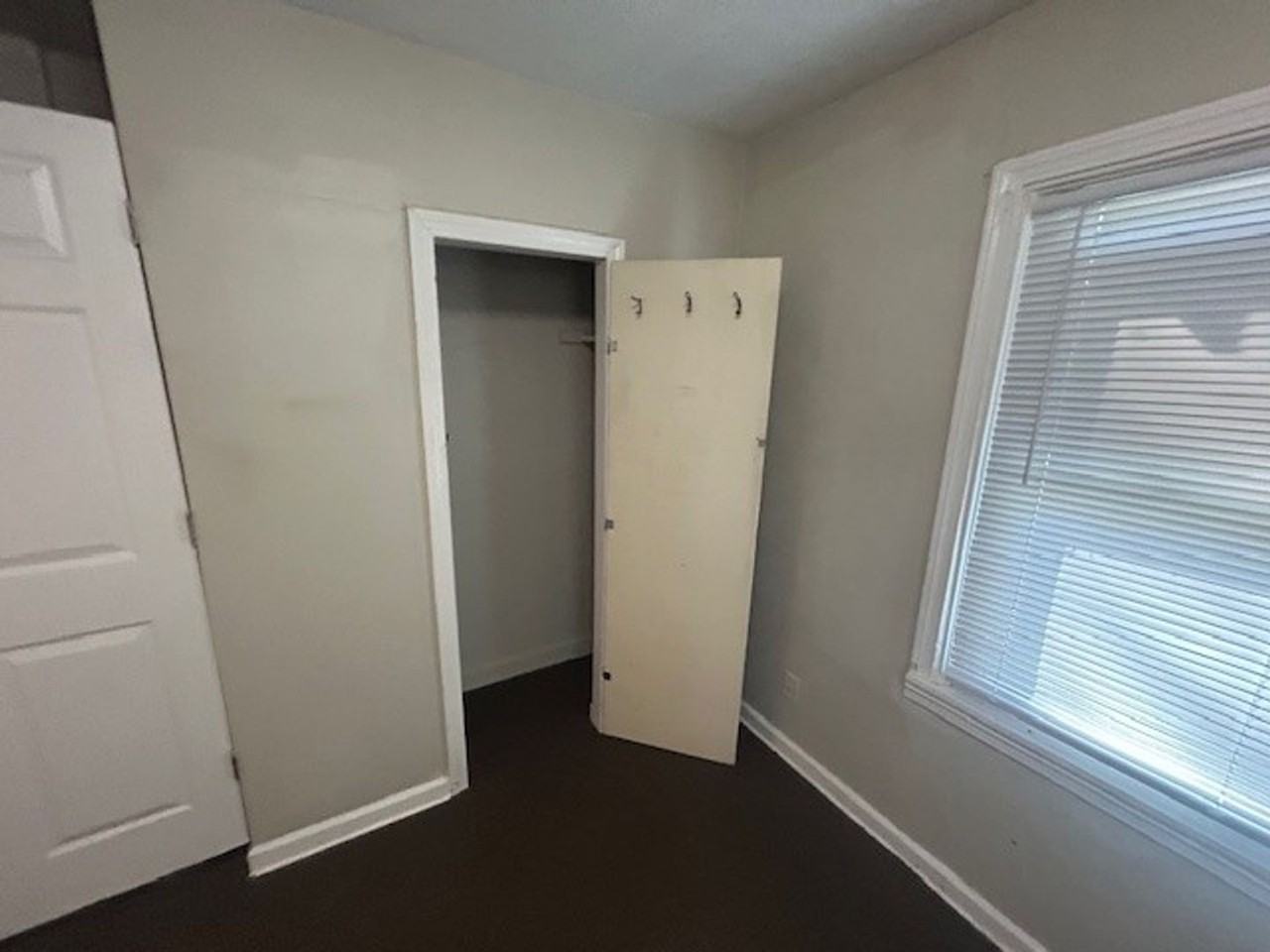 1801 S Grove St - Photo 4 of 11