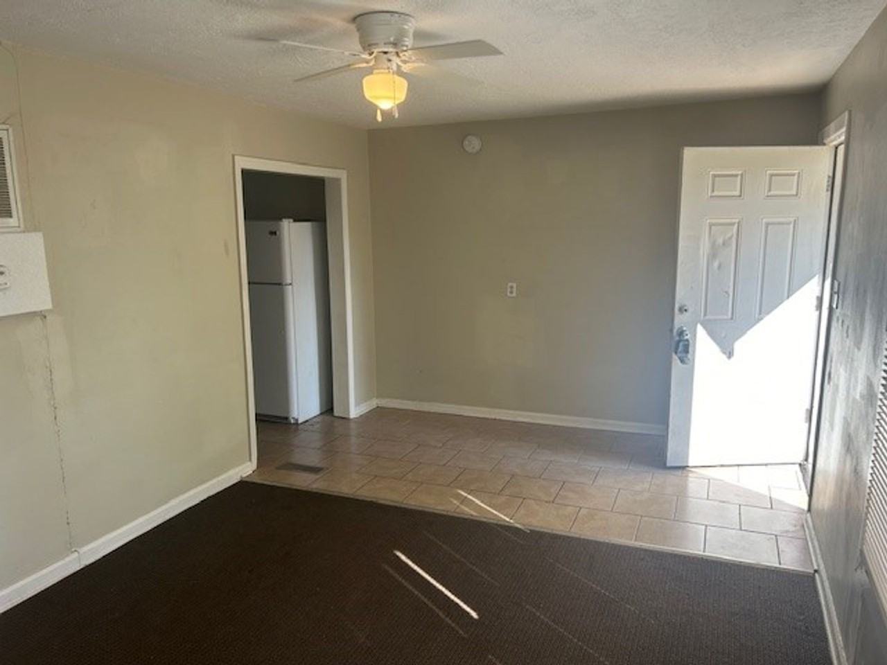 1801 S Grove St - Photo 5 of 11