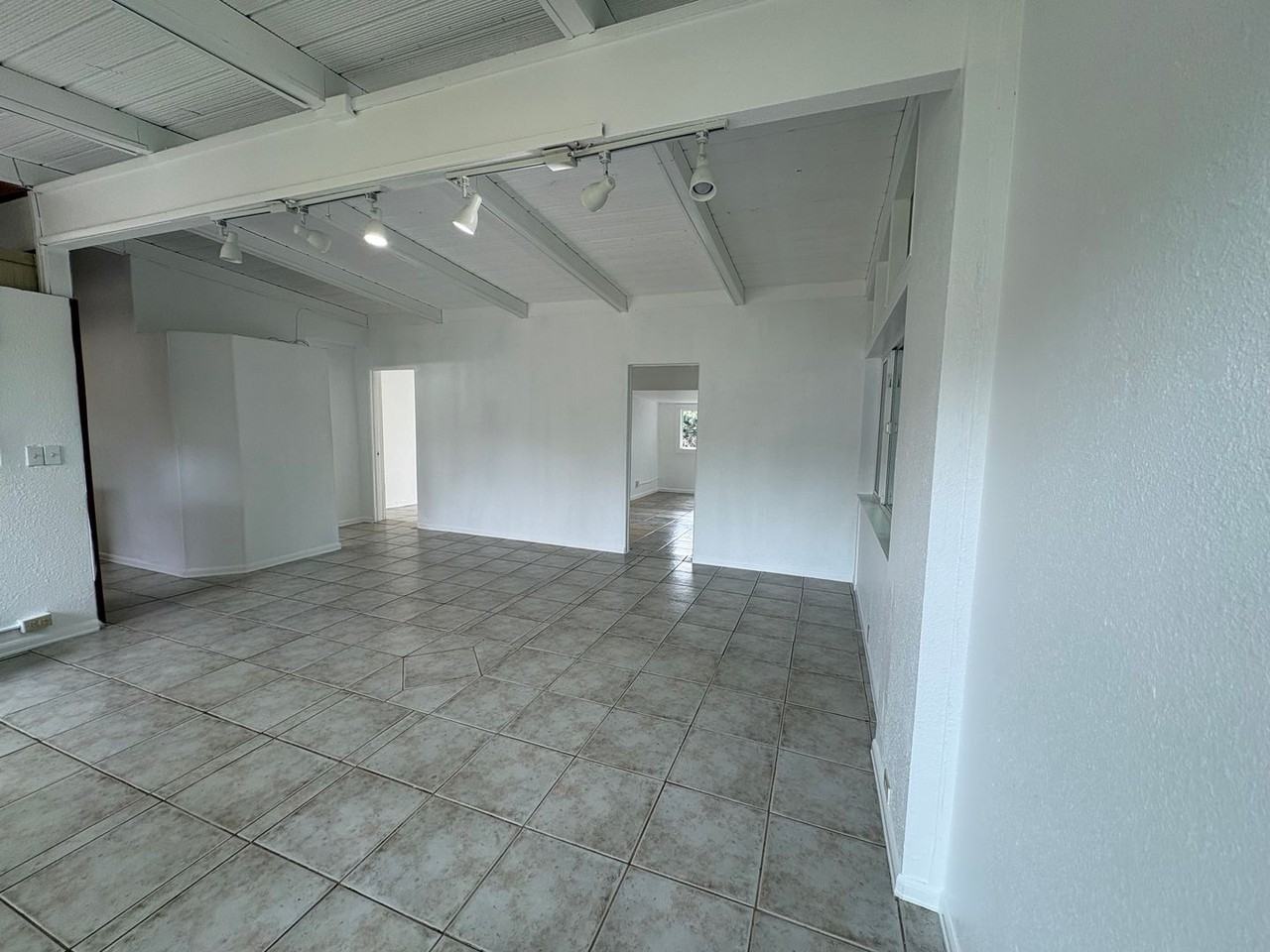 1034 Mokapu Blvd - Photo 5 of 17