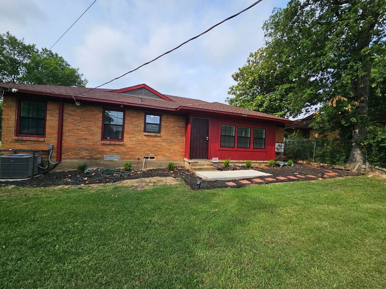 2023 E Illinois Ave - Photo 2 of 28