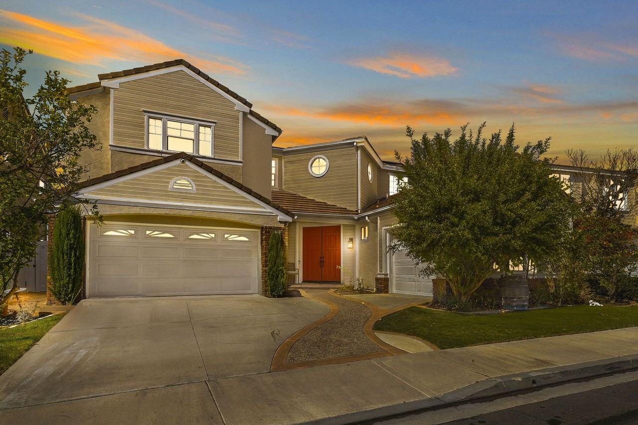2438 Calle Aquamarina - Photo 2 of 25